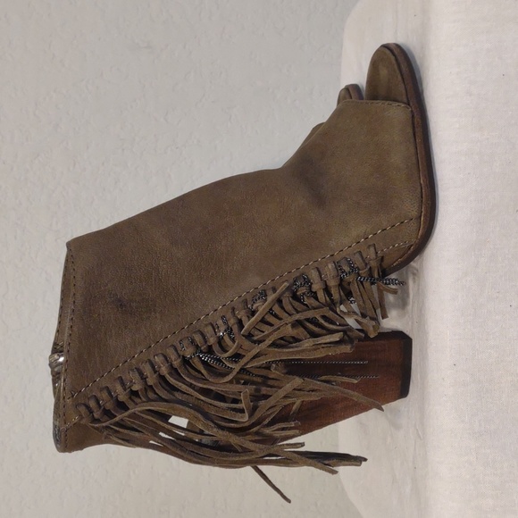 Dolce Vita Shoes - Dolce Vita Noralee Ankle Boots in Olive Nubuck. Size 7.5 EUC